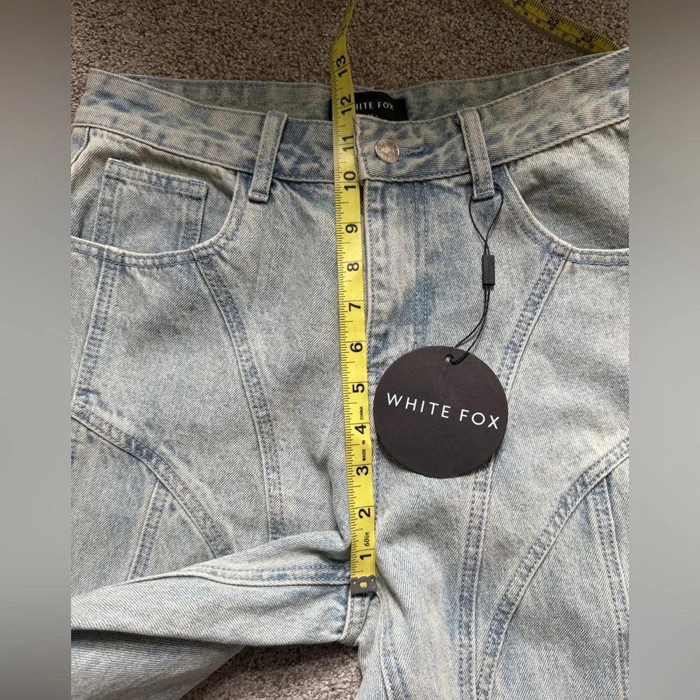 NWT White Fox Did You Miss Me Mid Rise Straight Leg Denim Size Medium Acid Wash - Picture 15 of 16